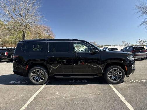 2025 Jeep Wagoneer Base