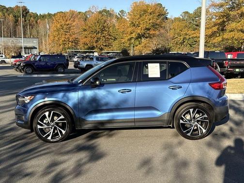 2021 Volvo XC40 T5 R-Design