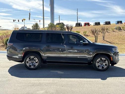 2025 Jeep Wagoneer L Base