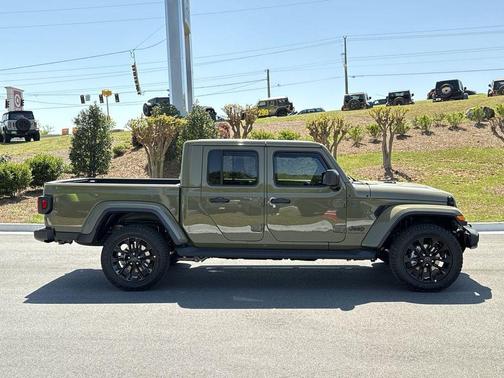 2025 Jeep Gladiator Sport