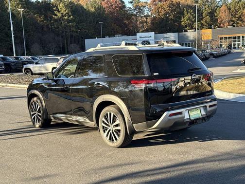 2024 Nissan Pathfinder Platinum