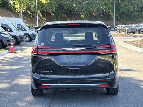 2023 Chrysler Pacifica Touring-L