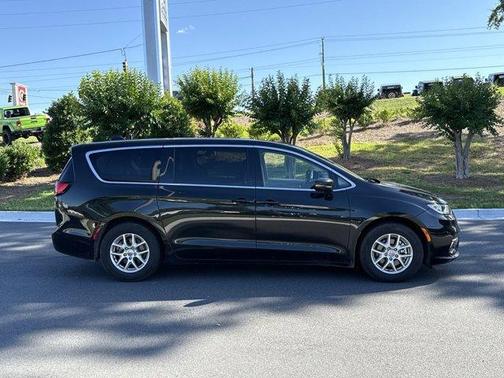 2023 Chrysler Pacifica Touring-L