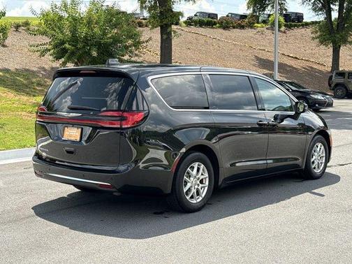 2023 Chrysler Pacifica Touring-L