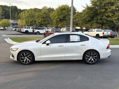 2020 Volvo S60 T6 Momentum