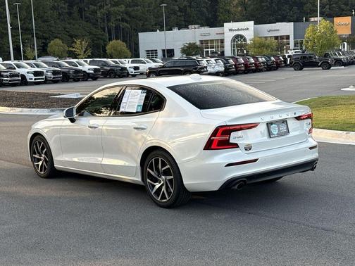 2020 Volvo S60 T6 Momentum
