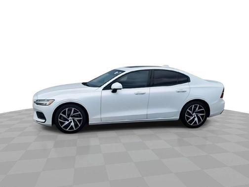 2020 Volvo S60 T6 Momentum