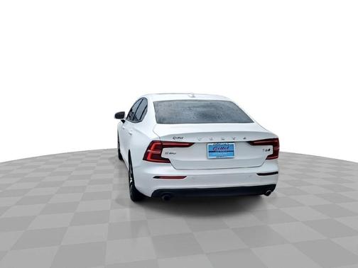 2020 Volvo S60 T6 Momentum