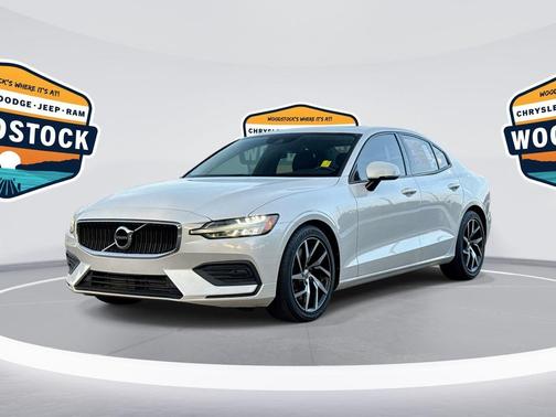 2020 Volvo S60 T6 Momentum