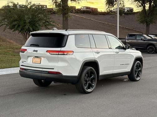 2023 Jeep Grand Cherokee L Laredo