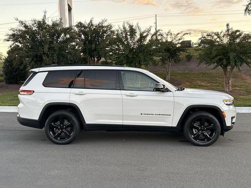 2023 Jeep Grand Cherokee L Laredo