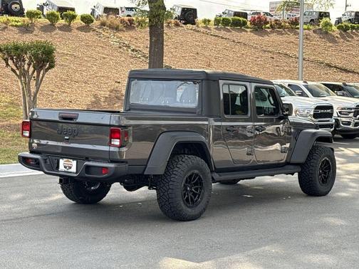2025 Jeep Gladiator Sport