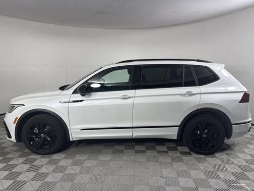 Opal White Pearl Effect 2023 Volkswagen Tiguan 2.0T SE R-Line Black