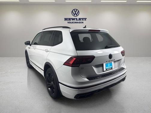 Opal White Pearl Effect 2024 Volkswagen Tiguan 2.0T SE R-Line Black