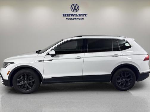 Pure White 2024 Volkswagen Tiguan 2.0T SE