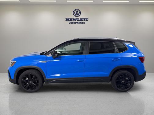 Cornflower Blue Metallic / Black Roof 2024 Volkswagen Taos 1.5T SE