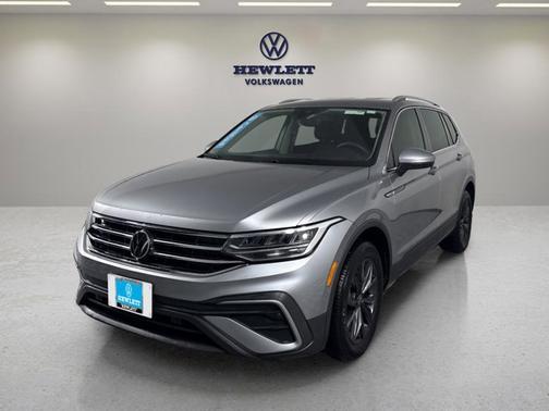 Pyrite Silver Metallic 2024 Volkswagen Tiguan 2.0T SE