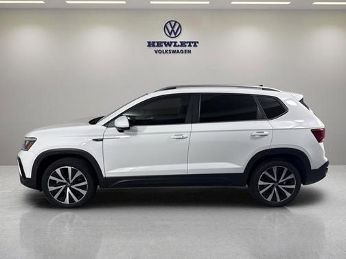 Pure White 2023 Volkswagen Taos 1.5T SE