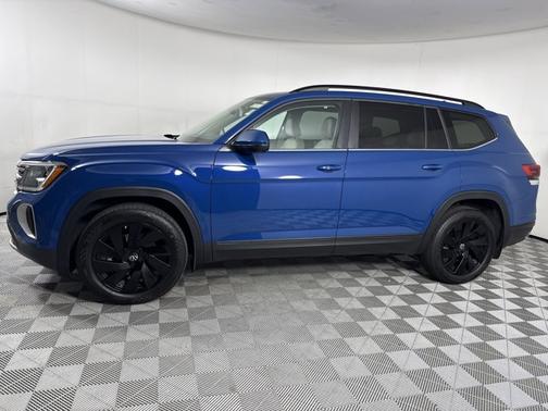 2025 Volkswagen Atlas 2.0T SE w/ Technology