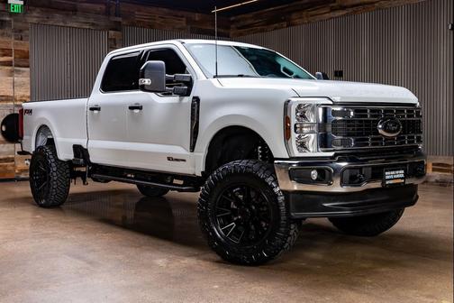 Oxford White 2025 Ford F-250 XLT