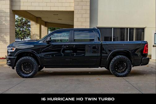 Diamond Black Crystal Pearlcoat 2025 RAM 1500 Limited