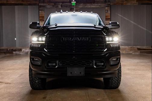 2022 RAM 3500 Limited Crew Cab 4x4 8' Box