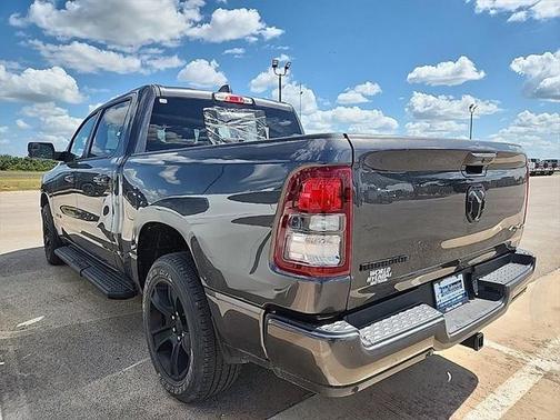 2022 RAM 1500 Big Horn Crew Cab 4x4 57' Box