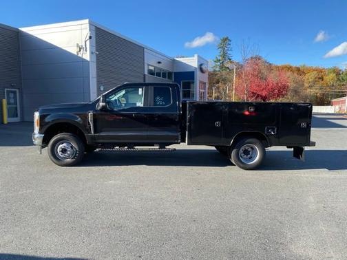 Agate Black Metallic 2026 Ford F-350 XL