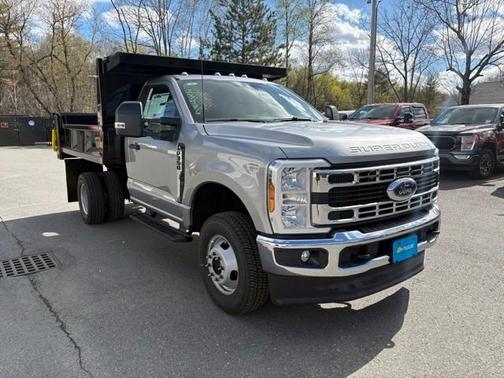 Agate Black Metallic 2026 Ford F-350 XL