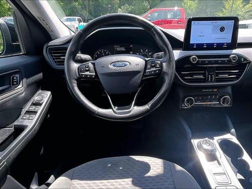 Blue Metallic 2022 Ford Escape SE