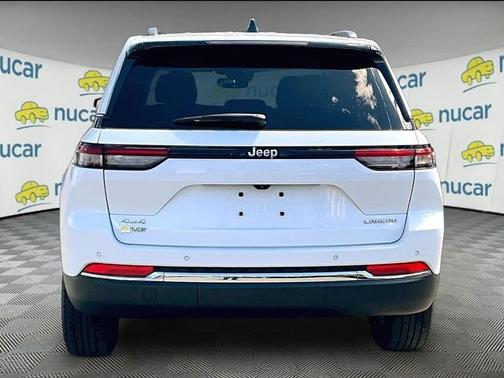 Bright White Clearcoat 2022 Jeep Grand Cherokee Laredo