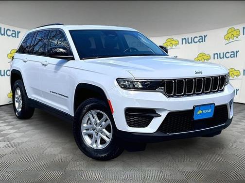 Bright White Clearcoat 2022 Jeep Grand Cherokee Laredo