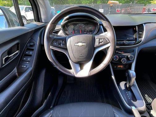 Shadow Gray Metallic 2022 Chevrolet Trax LT