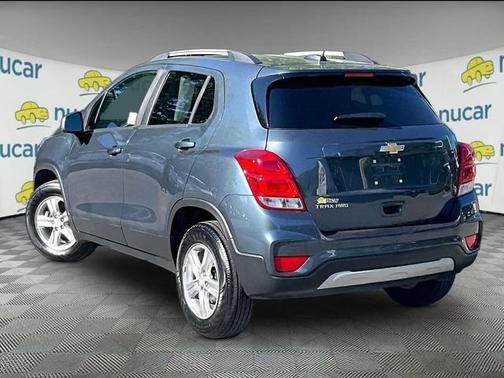 Shadow Gray Metallic 2022 Chevrolet Trax LT