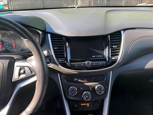 Shadow Gray Metallic 2022 Chevrolet Trax LT