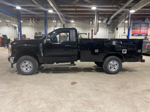 Agate Black Metallic 2026 Ford F-350 XL