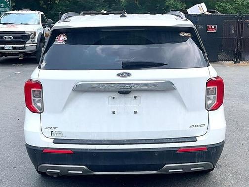 Oxford White 2021 Ford Explorer XLT