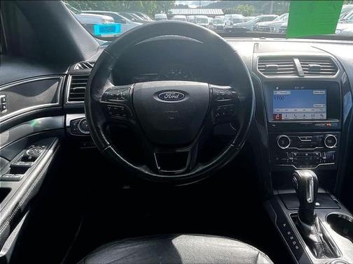 Magnetic 2018 Ford Explorer XLT