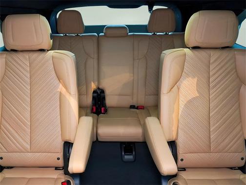 2025 Cadillac Escalade IQ Luxury 2