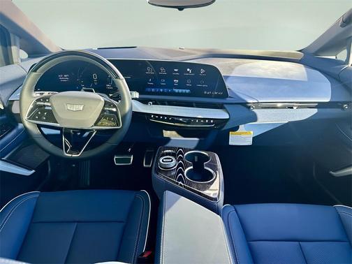 2025 Cadillac OPTIQ Luxury 2 AWD