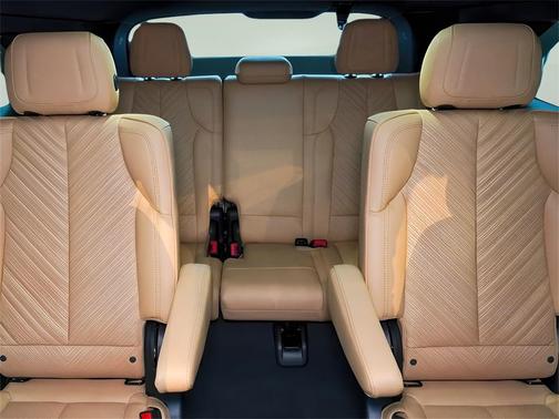 2025 Cadillac Escalade IQ Luxury 2