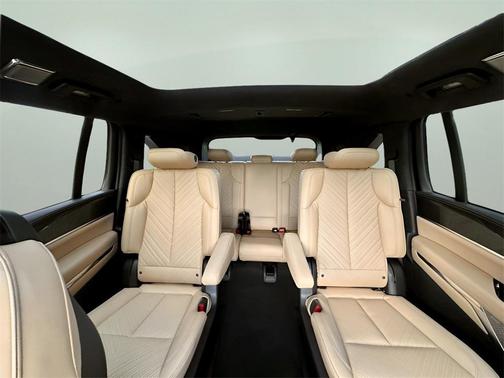 2025 Cadillac Escalade IQ Luxury 2