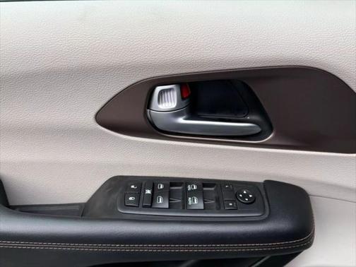 2018 Chrysler Pacifica Touring-L