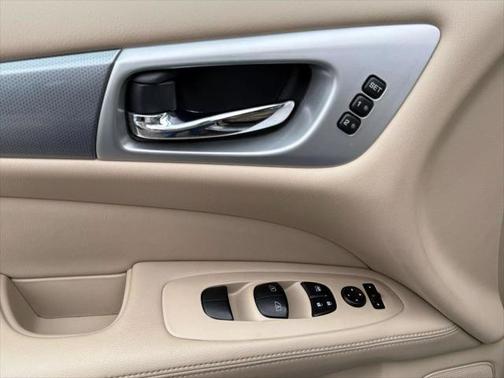 2017 Nissan Pathfinder SL