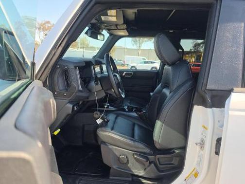 OXFORD WHITE 2025 Ford Bronco Badlands