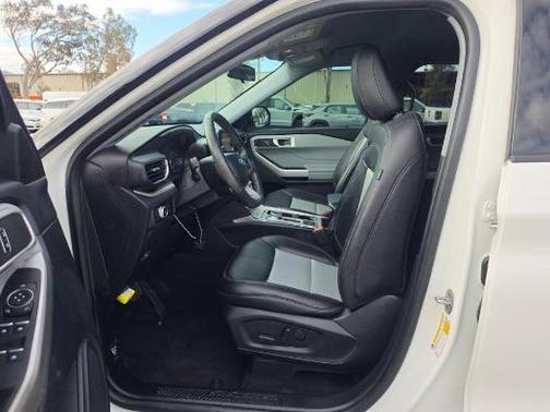 STAR WHITE MET TRI-COAT 2023 Ford Explorer XLT