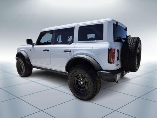 OXFORD WHITE 2026 Ford Bronco Badlands