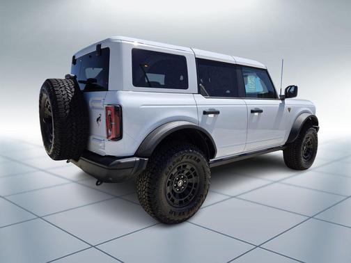 OXFORD WHITE 2026 Ford Bronco Badlands