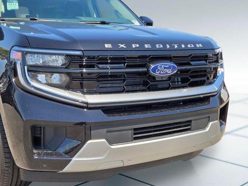 AGATE BLACK METALLIC 2026 Ford Expedition Max Platinum