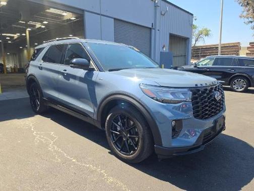 Vapor Blue Metallic 2025 Ford Explorer ST-Line